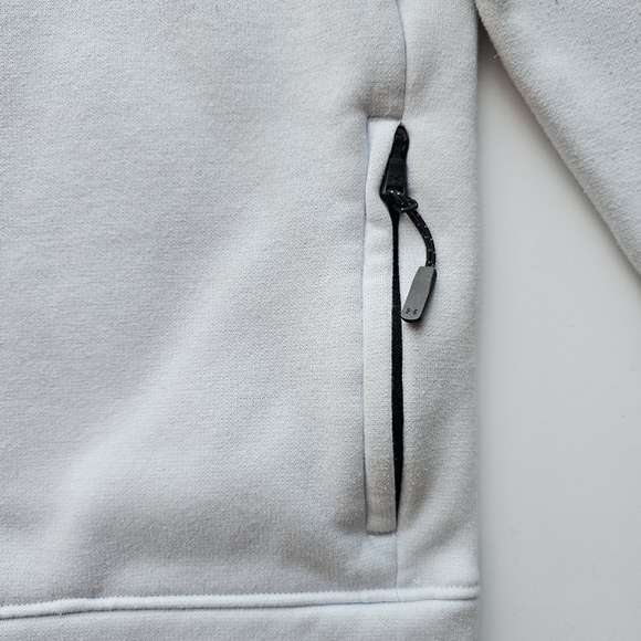 Under Armour RUN Fitted Coldgear Sweater with printed front - Picture 5 of 5